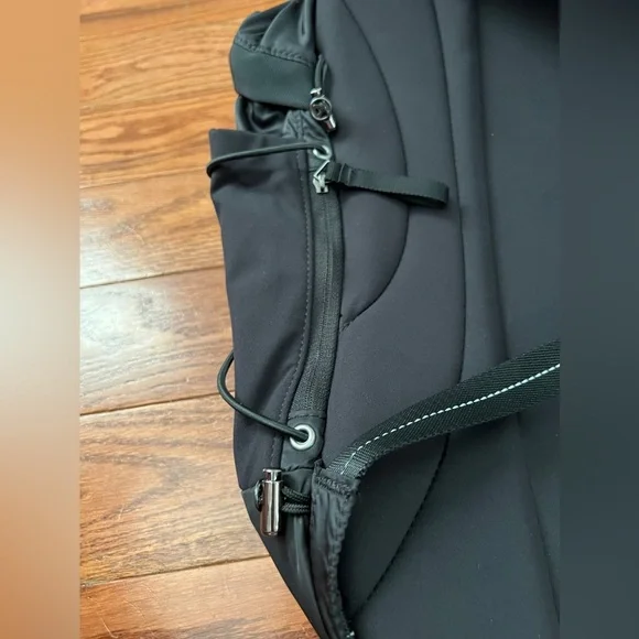 Lululemon Run From Work Backpack Black. - Picture 8 of 12